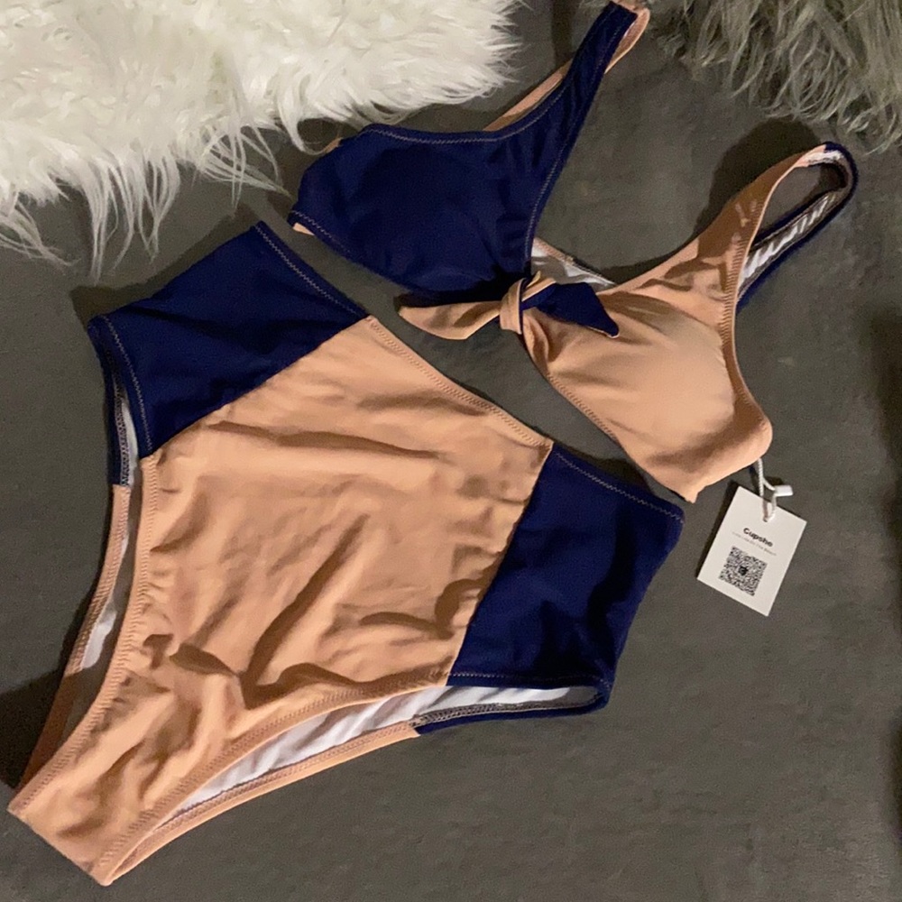 Two piece bikini - Picture 1 of 3